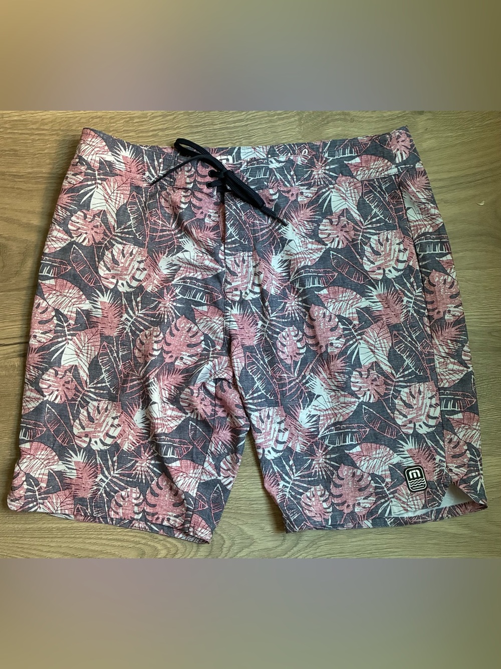 Travis Mathew Foot the Bill Board Shorts Mens 38 Unlined 9.5" Beach Swim Floral